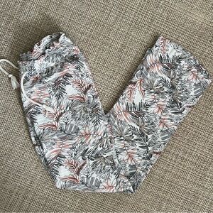 Cali1850 Grey and Pink Tropical Floral Pant